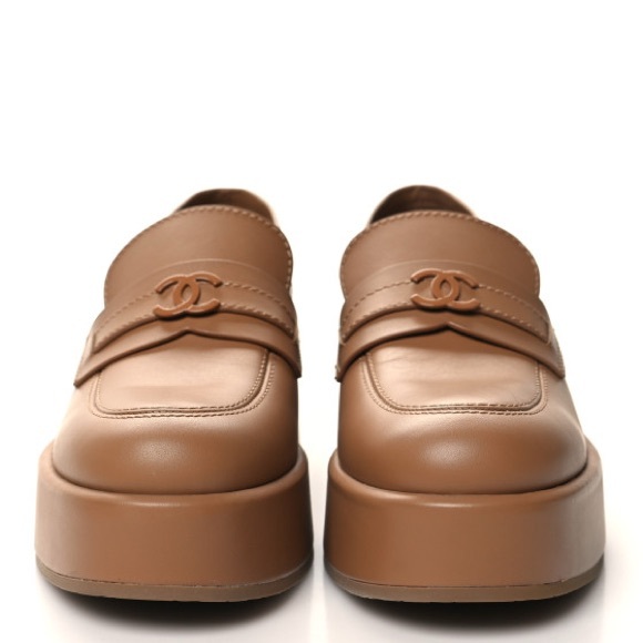CHANEL Camel Leather CC Platform Loafers Size  40 - Picture 1 of 16